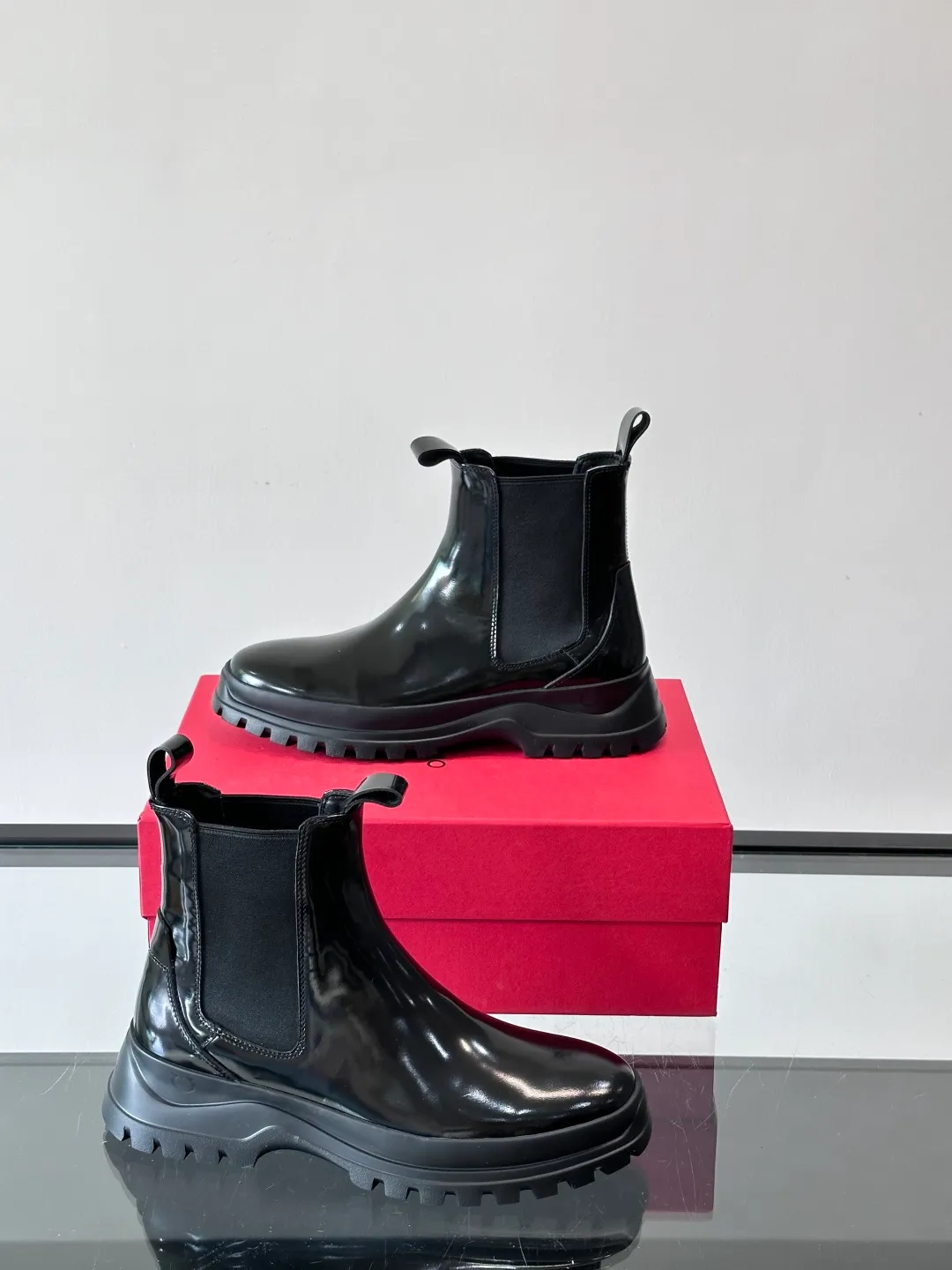 Men's men's shoes 💰960 FERRAGAMO Chelsea boots, super A Chelsea shoes equipped with thick outsole, minimalist design exudes modern charm. Imported leather surface, good texture, leather lining, easy to wear!  size: 39-44 (38.45.46 customized)